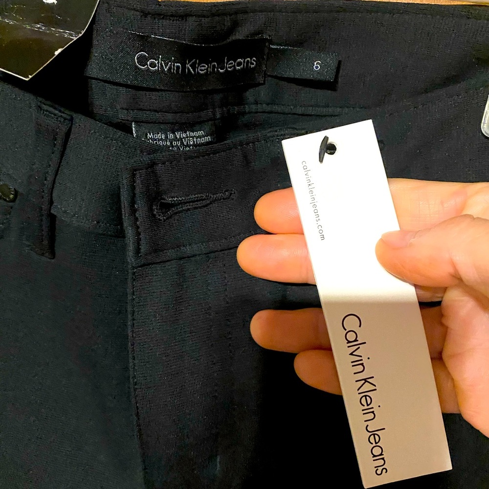 Calvin Klein Jeans/Pants NWT size 6 Black. Stretchy fabric.